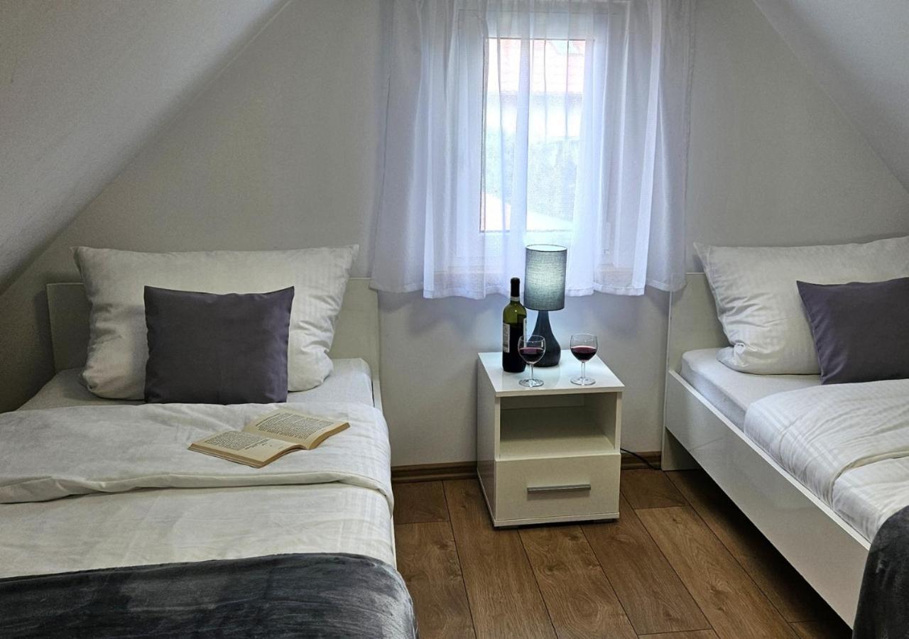 Pod Kamieniem Villa Trzebiel Exteriör bild